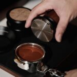 Tamper para Café Wuji Ajustable con Control de Profundidad - (2)