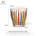 Vaso multicolor para café 320 ml marca MUVNA Tivat Glass Cup con diseño de relieves coloridos "Dark Rainbow" y medidas técnicas.