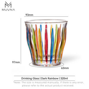 Vaso multicolor para café 320 ml marca MUVNA Tivat Glass Cup con diseño de relieves coloridos "Dark Rainbow" y medidas técnicas.